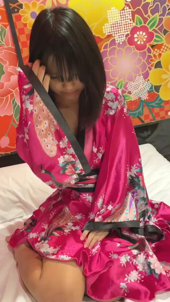 【個人撮影】童顔すぎる18歳女子大生… 秘密のプライベート自撮り＆パパ活ハメ撮り