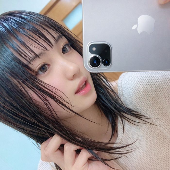 自撮り　地下アイドルの小遣い稼ぎ　愛液を垂らしながらオナニー絶頂