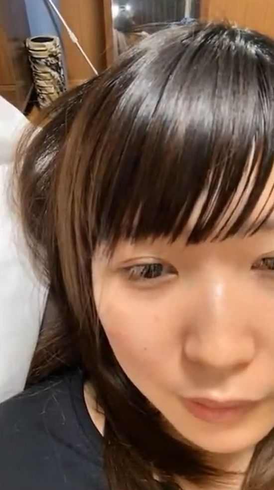 笑顔がかわいいパイパンお姉さんのえちえち配信
