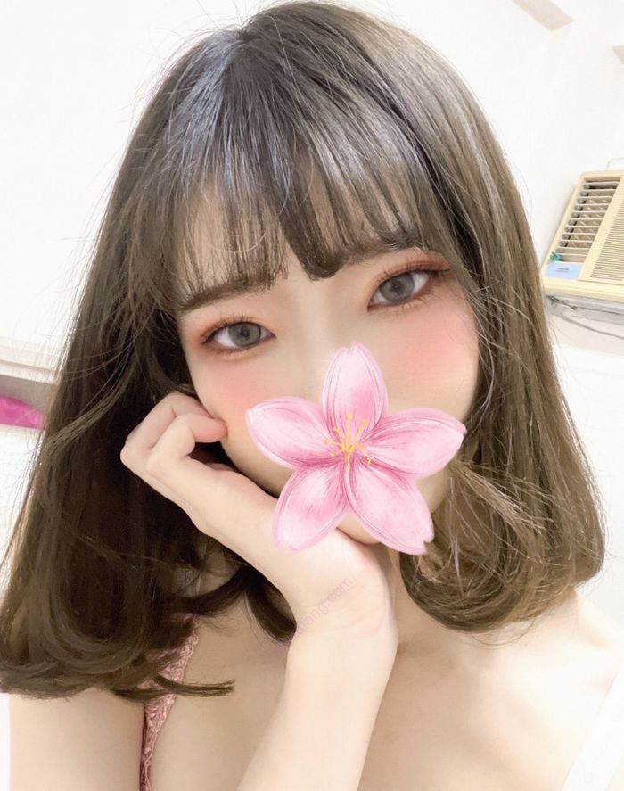 スレンダー美女の野外オナニー