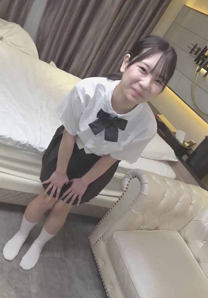 美しい胸を持つ内気な女の子
