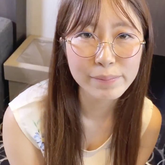 【期間限定】まじめな図書館のお姉さんがオッサンに中出しされとる！！