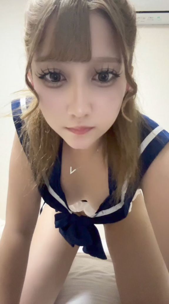 超美形ハーフお姉さんがコスオナニー披露