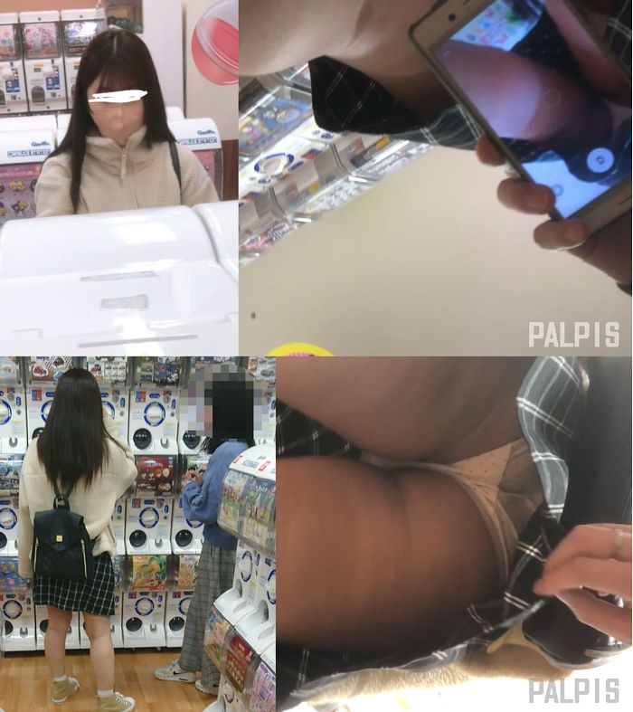 ガチャをしている女の子達をパシャリ