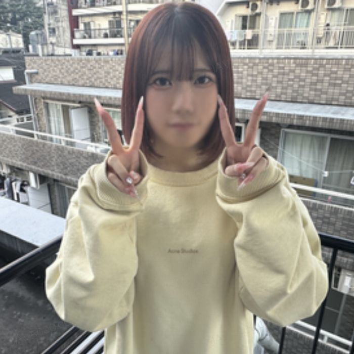 小さくてアイドル資質の愛しいムスメ。「あぁイキそう…イク！」高速ピストンで連続イキ、喘ぎまくり。半外半中で締め付けマンコに濃厚ザーメン注入