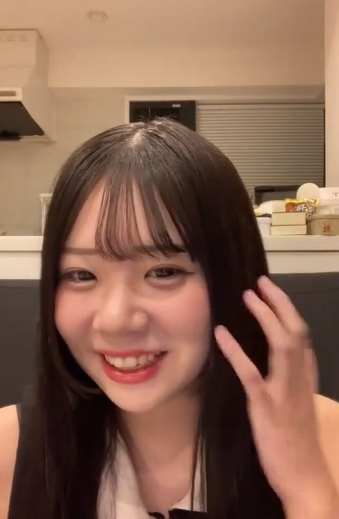 めちゃかわ妊婦さん　服をめくりあげソファーでM字パイパンオナ