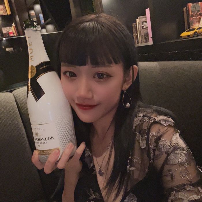 【本日終了】No.1ラウンジ嬢の自慰自撮り流出。禁断のセルフプレイ