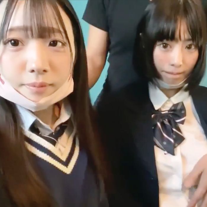 奇跡の可愛い女の子2人と夢の３P