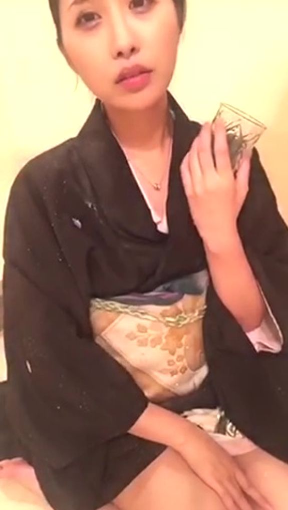 美人ホステスさんのエロすぎるオナハメ【ZIP】