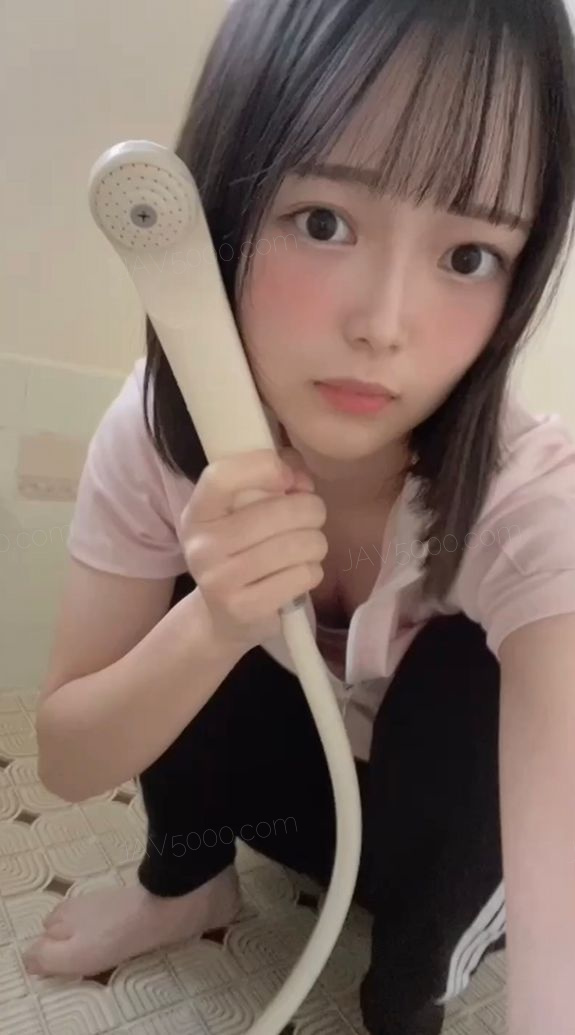 部活のシャワー室で潮吹きオナニー
