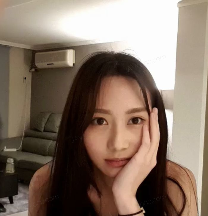 芸能人並みの美形…いや美形の芸能人の彼女。