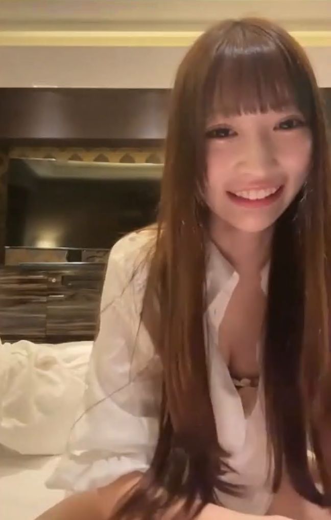 圧倒的破壊力！モデル級のお姉さんがZOOM過激オナニー